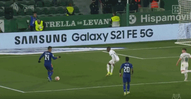 棒球与城市经济学：球场赛季对周边酒店平均房价的拉动效应