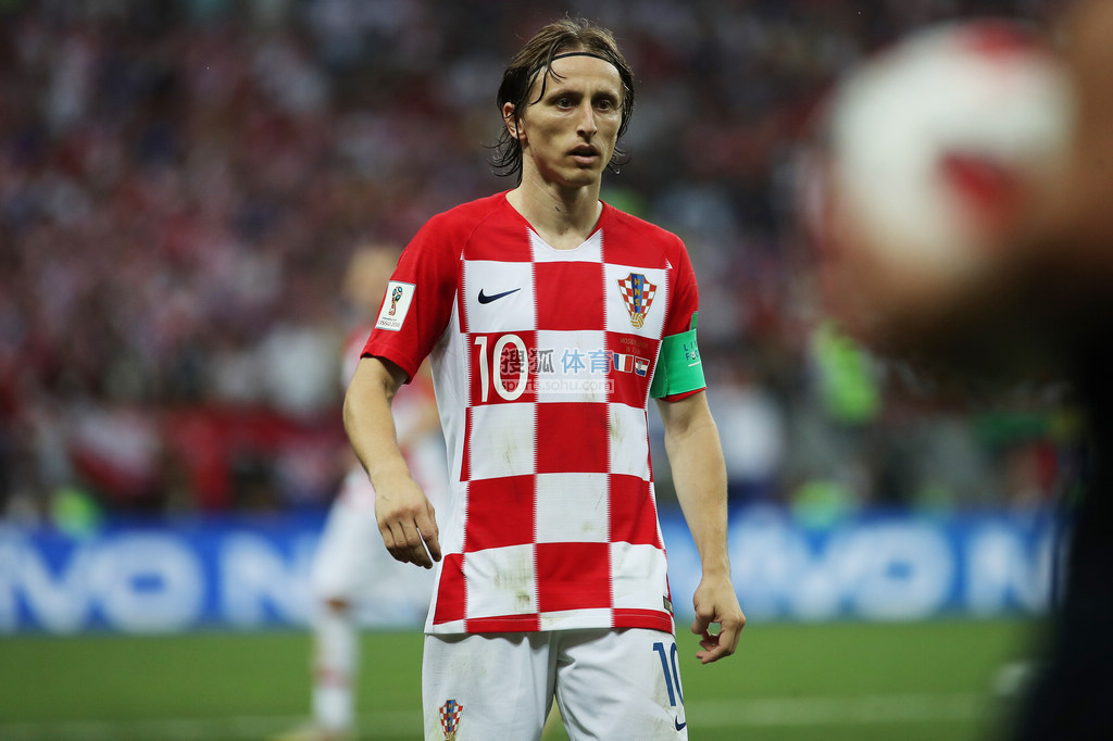 西甲裁判罚下昔日名哨，后者曾执法当年的米兰利物浦欧冠决赛