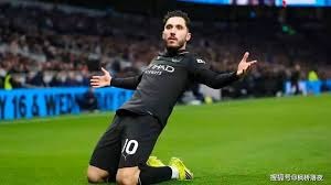 [中超]韩佳奇犯规送点 路易斯主罚轻松命中